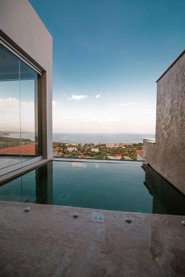 Mani Luxury Suites And Studios In Gytheio With Private Pools Kültér fotó