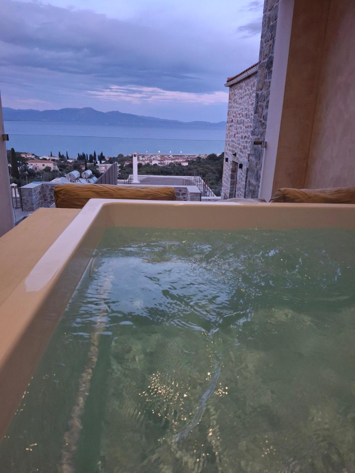 Mani Luxury Suites And Studios In Gytheio With Private Pools Kültér fotó