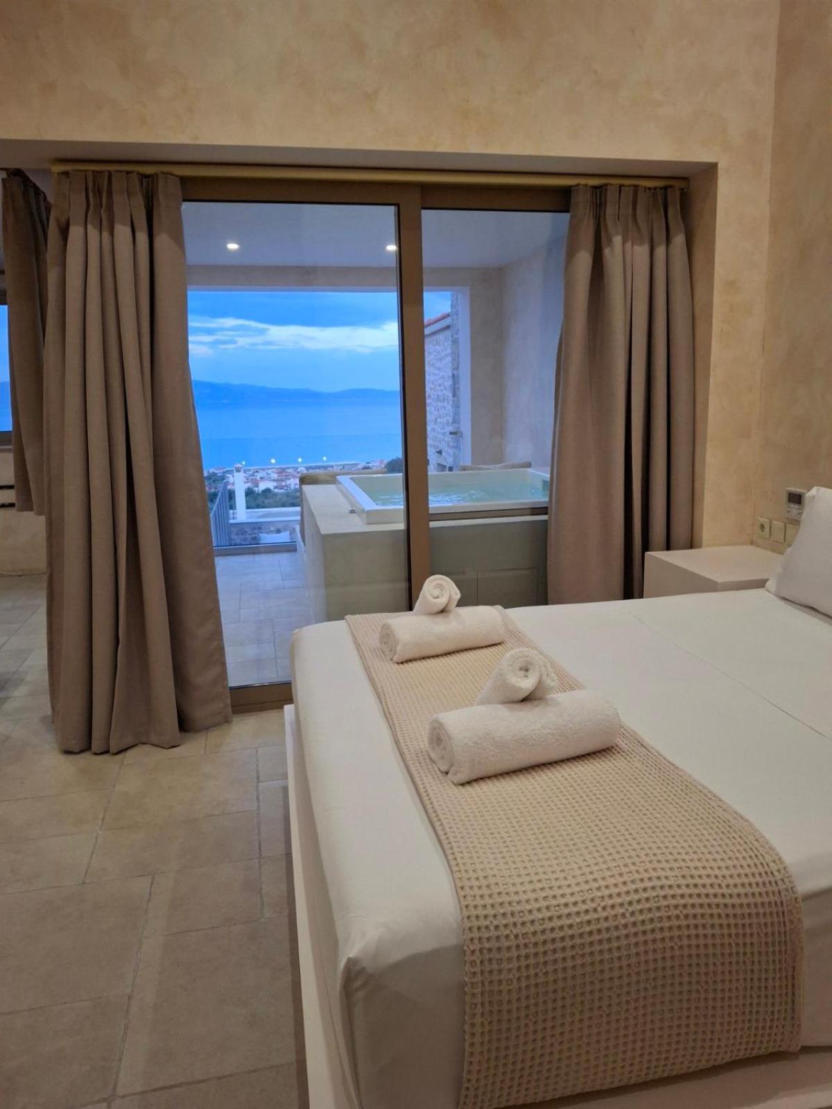 Mani Luxury Suites And Studios In Gytheio With Private Pools Kültér fotó
