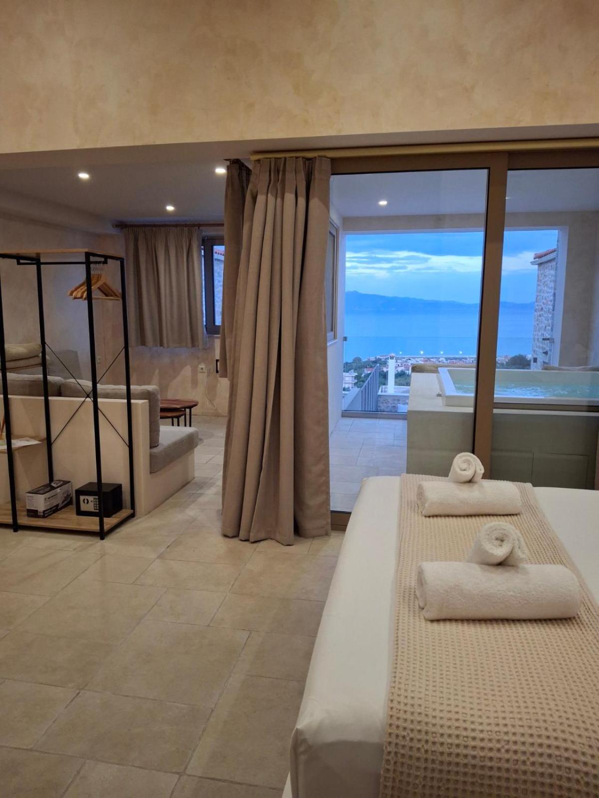 Mani Luxury Suites And Studios In Gytheio With Private Pools Kültér fotó